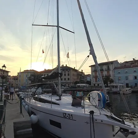 Bavaria C42 Botel