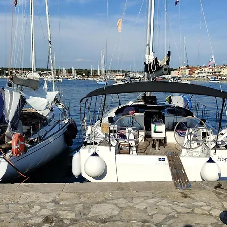 Bavaria C42 Botel