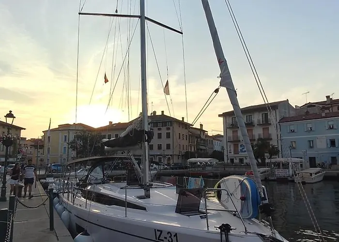 Bavaria C42 Hotel en barco