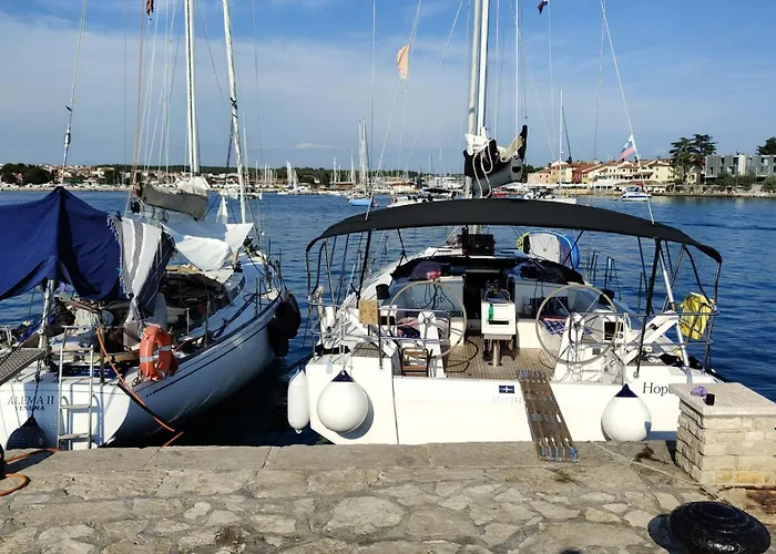 Bavaria C42 Hotel en barco