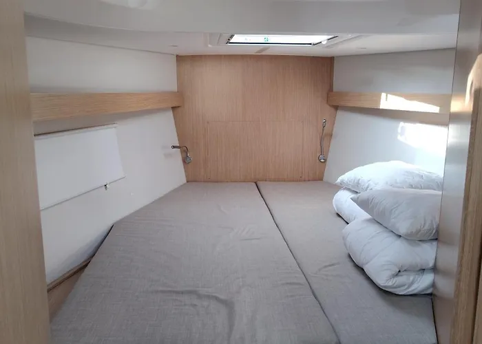 Bavaria C42 Båthotell *